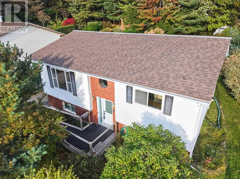 29 Roslyn Drive — photo 2 of 32