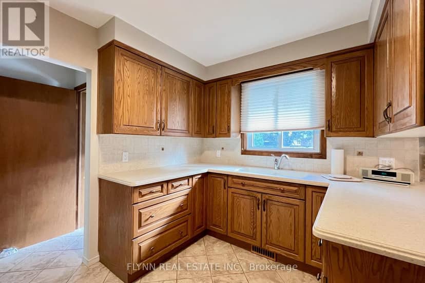 70 Richelieu Drive — photo 9 of 40