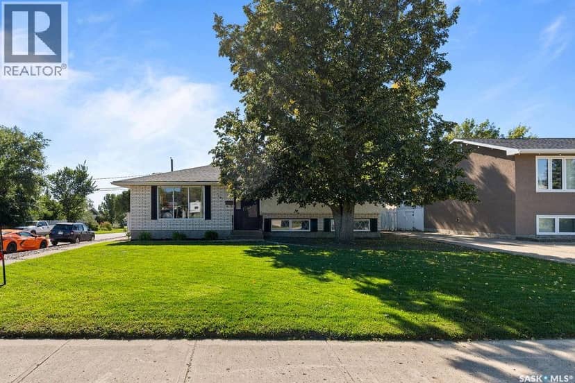 1403 Hochelaga STREET W, Moose Jaw