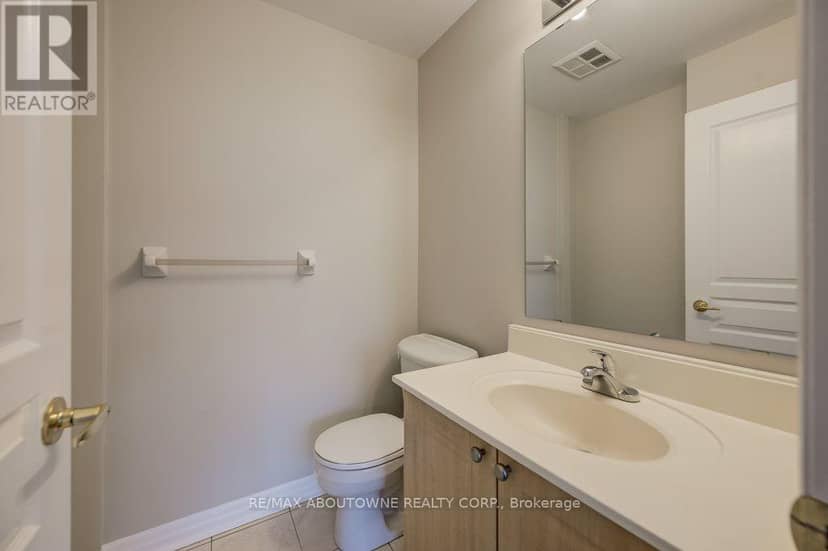 403 - 80 Port Street E — photo 10 of 19