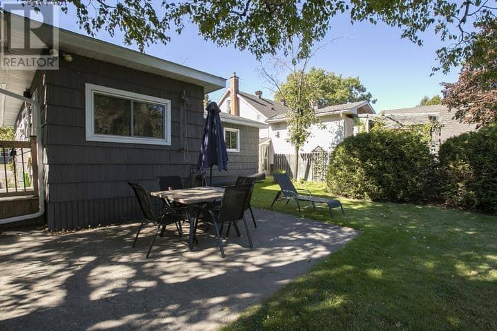 552 Lake ST — photo 11 of 40