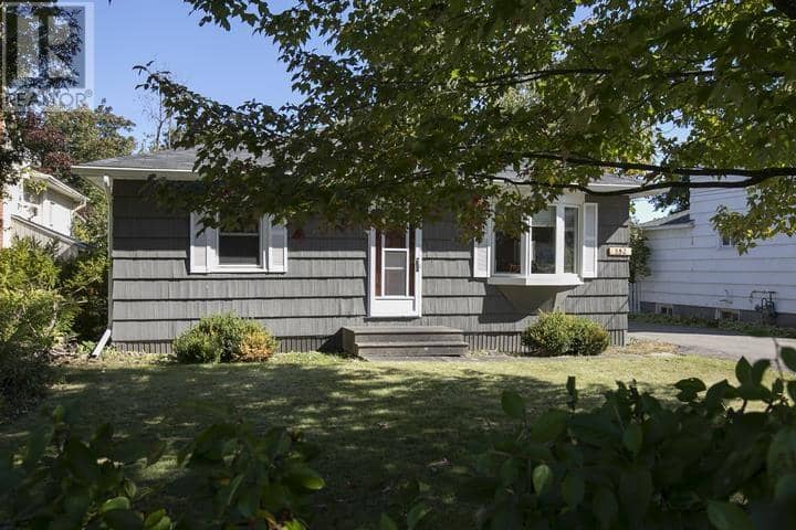 552 Lake ST — photo 2 of 40