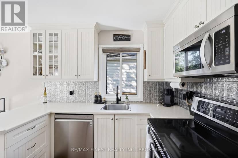 1377 Brackenwood Crescent — photo 12 of 40