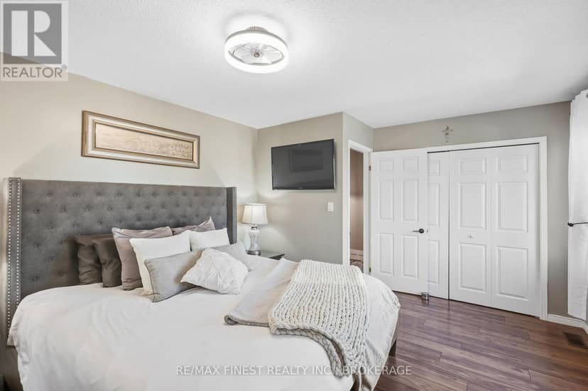 1377 Brackenwood Crescent — photo 23 of 40
