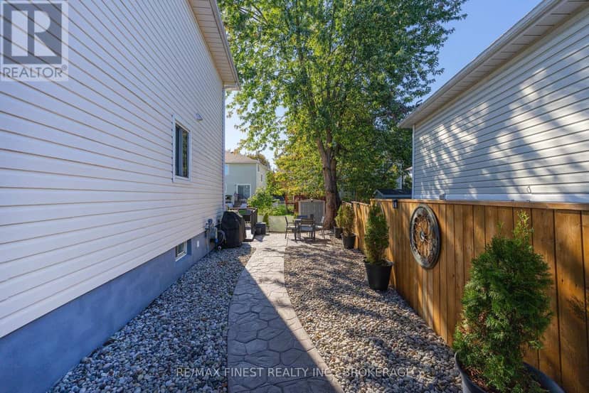 1377 Brackenwood Crescent — photo 37 of 40