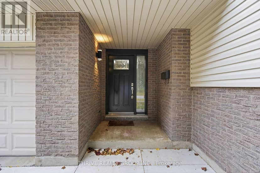 708 Village Green Avenue, London South, photo 3