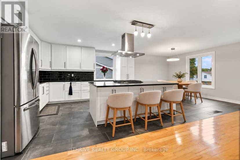 708 Village Green Avenue, London South, photo 6