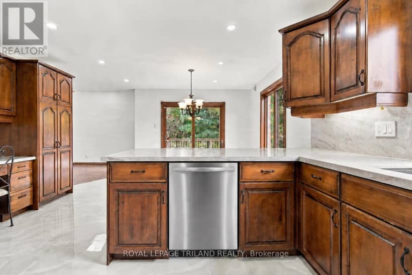 716 Franklinway Crescent — photo 13 of 40