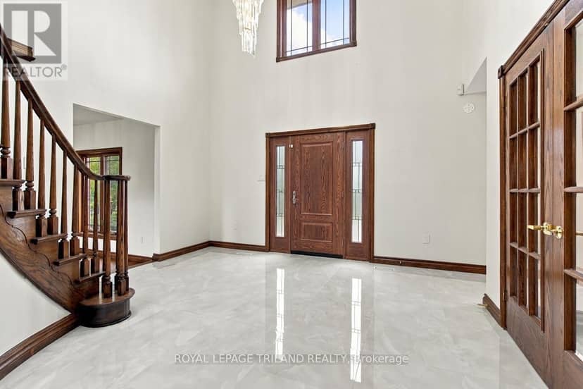 716 Franklinway Crescent, London North, photo 4