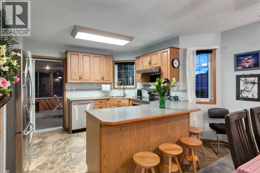 701 19 Street SE — photo 9 of 38