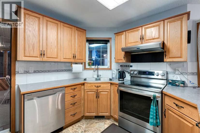 701 19 Street SE — photo 11 of 38