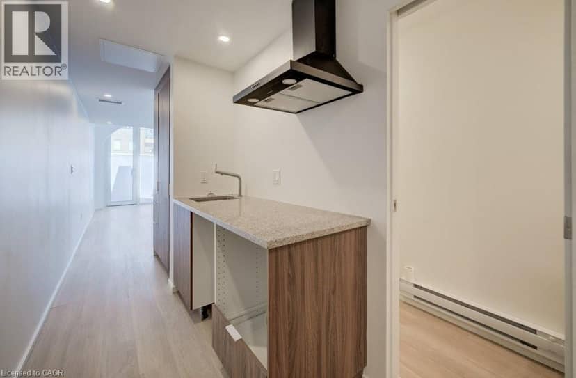 26 KING Street E — photo 18 of 40
