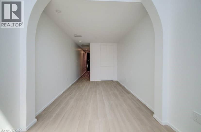 26 KING Street E — photo 10 of 40