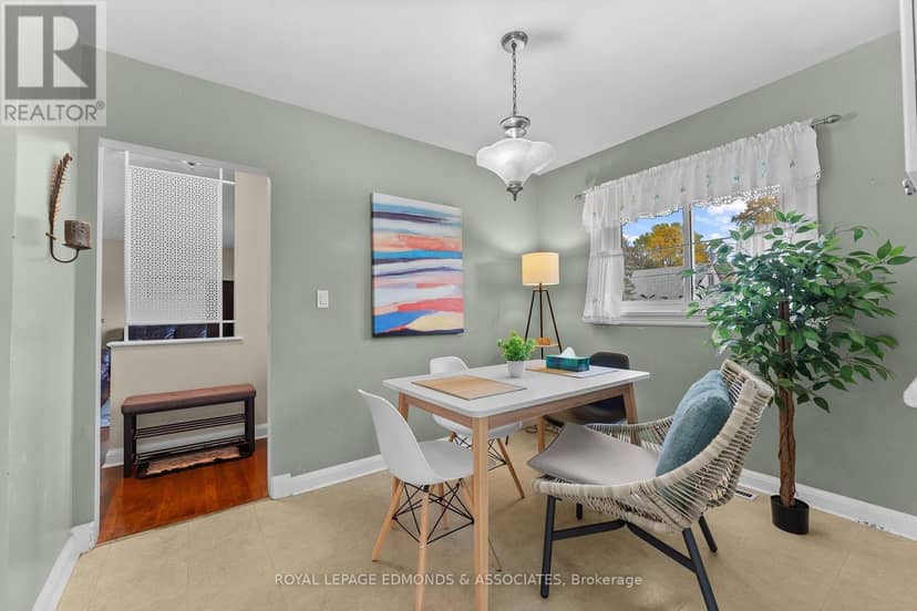 566 Catherine Street S — photo 14 of 40