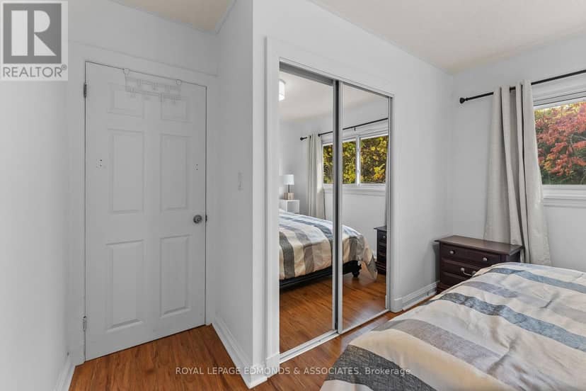 566 Catherine Street S — photo 26 of 40