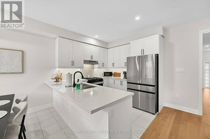 112 Lorne Thomas Place — photo 10 of 40
