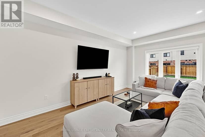 112 Lorne Thomas Place — photo 18 of 40