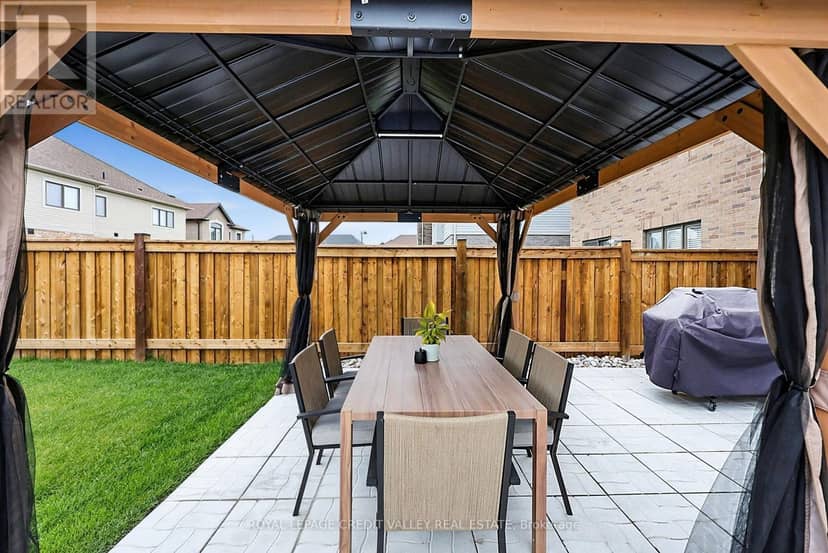 112 Lorne Thomas Place — photo 37 of 40