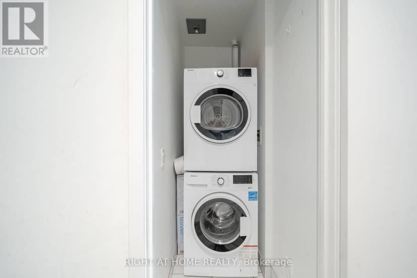 1005 - 5 Buttermill Avenue, Vaughan, photo 6