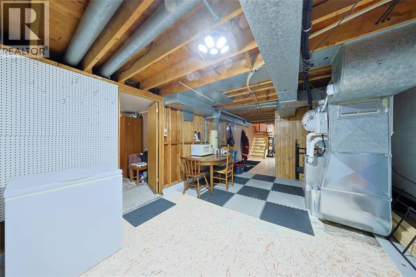880 Champlain Road — photo 19 of 33
