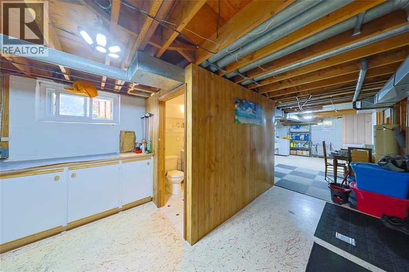 880 Champlain Road — photo 20 of 33