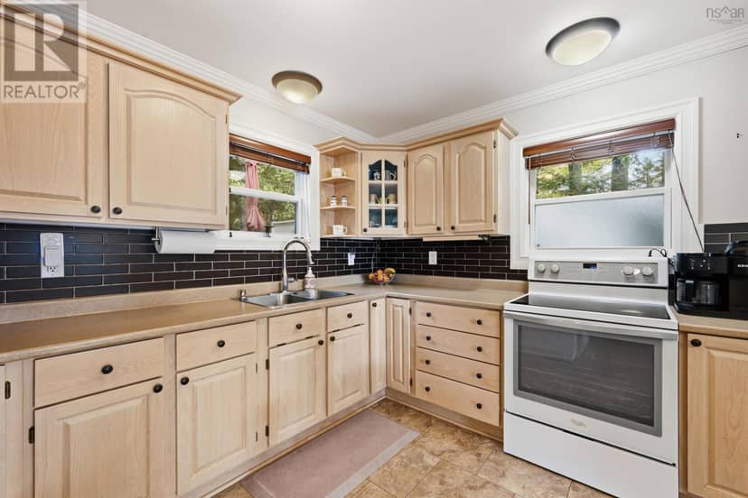450 Lakeside Drive — photo 7 of 40