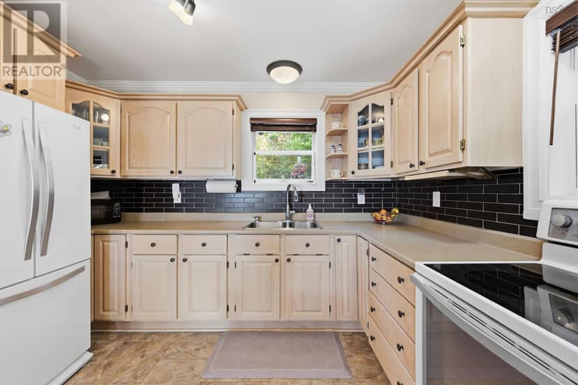 450 Lakeside Drive — photo 9 of 40