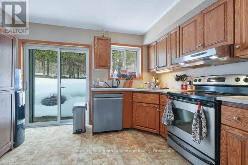 12 Taylor Crescent — photo 13 of 40