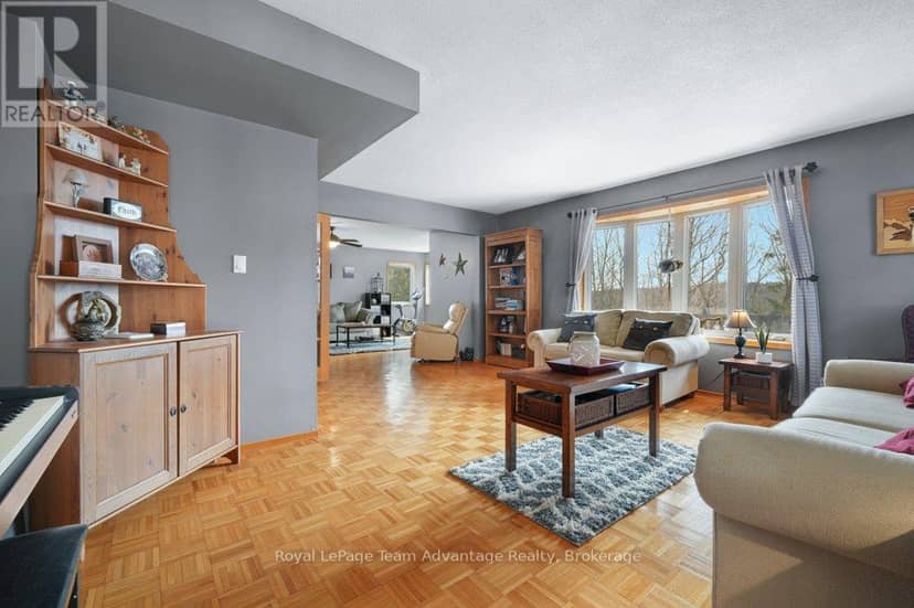 12 Taylor Crescent — photo 17 of 40
