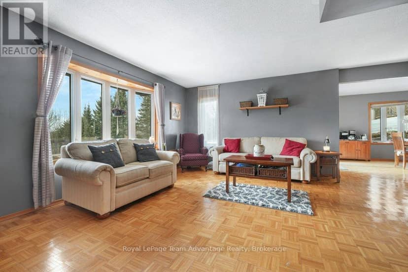 12 Taylor Crescent — photo 18 of 40