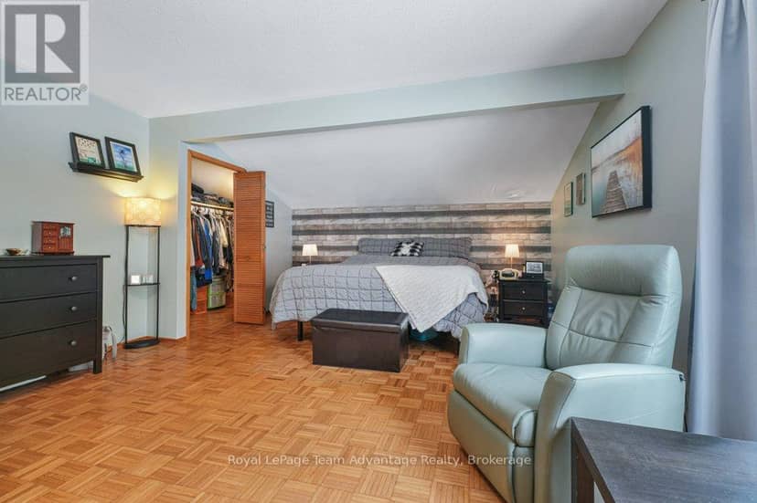 12 Taylor Crescent — photo 27 of 40