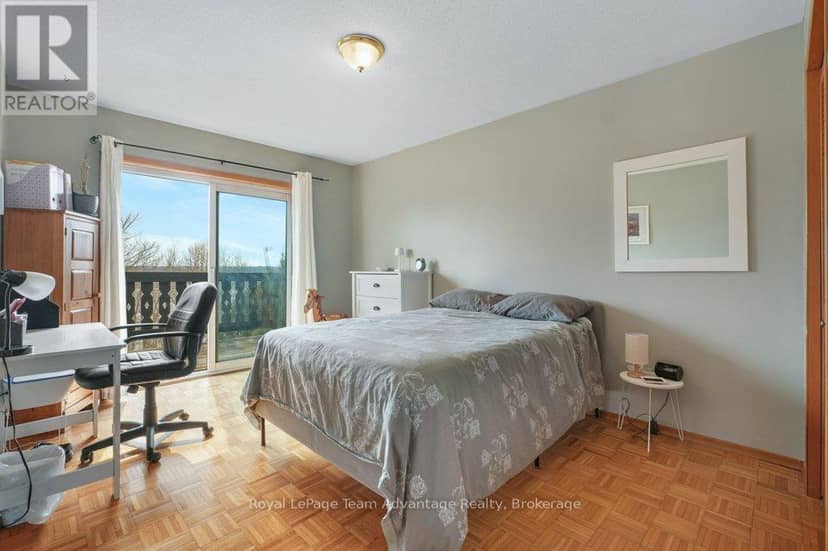 12 Taylor Crescent — photo 35 of 40