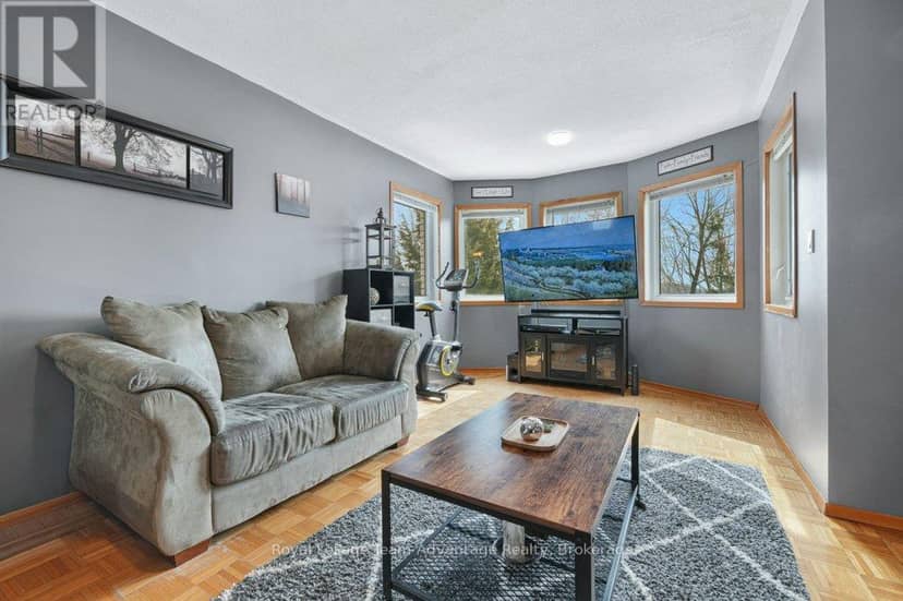 12 Taylor Crescent — photo 22 of 40