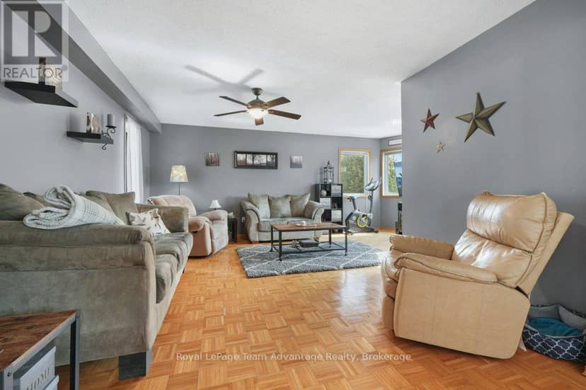 12 Taylor Crescent — photo 20 of 40