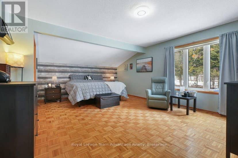 12 Taylor Crescent — photo 26 of 40