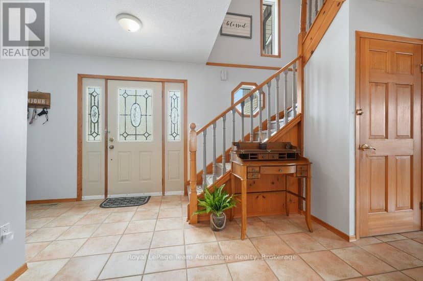 12 Taylor Crescent — photo 9 of 40
