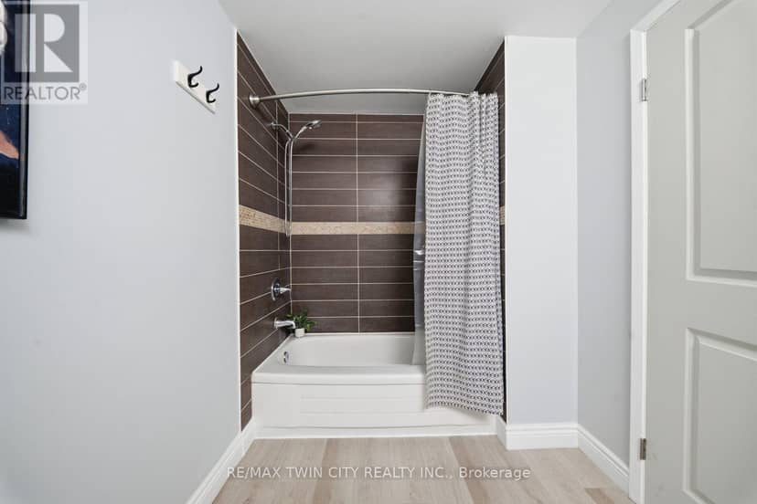 5 - 492 Grey Street — photo 17 of 29