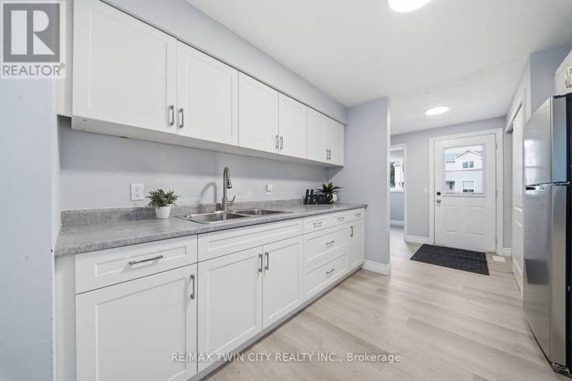 5 - 492 Grey Street — photo 9 of 29