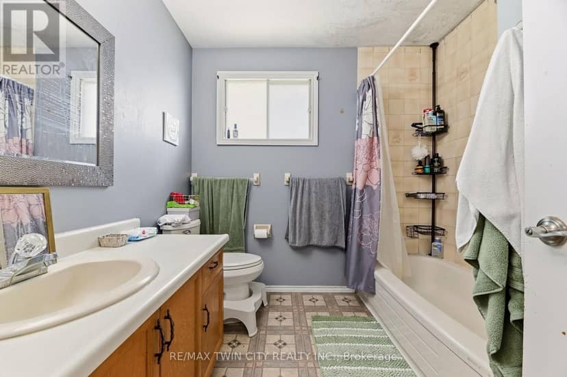 82 Beaver Crescent — photo 14 of 33