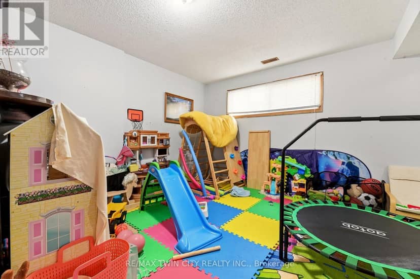 82 Beaver Crescent — photo 17 of 33