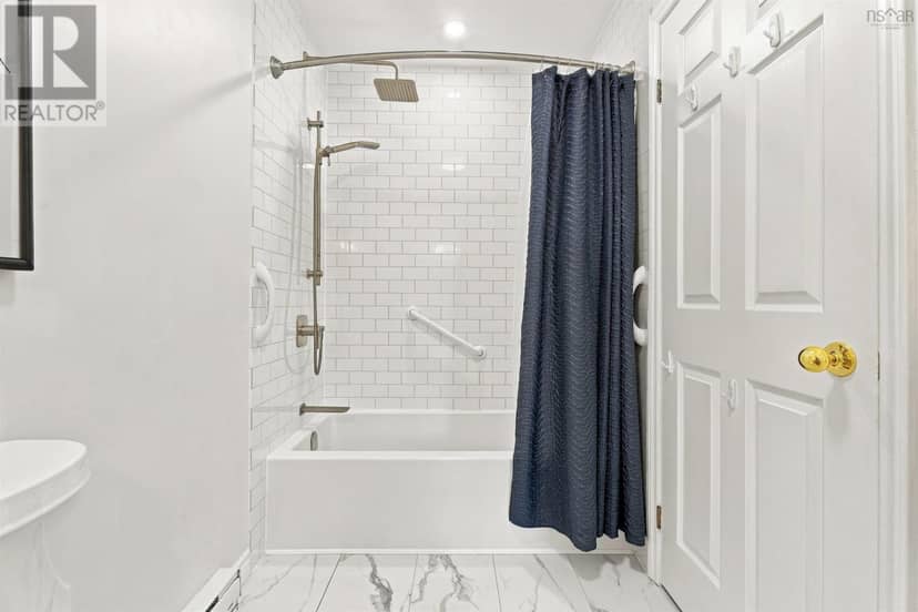 1 18 A Pioneer Avenue — photo 32 of 40