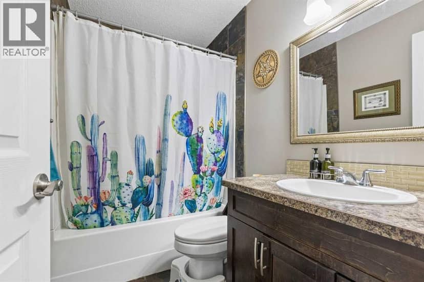 7048 61 Avenue NW — photo 16 of 30