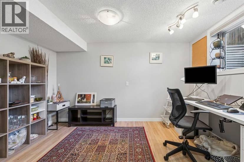 7048 61 Avenue NW — photo 21 of 30