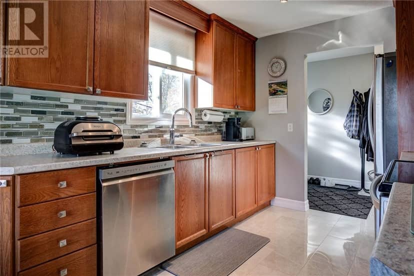 2337 Grenoble Street, Sudbury, photo 4