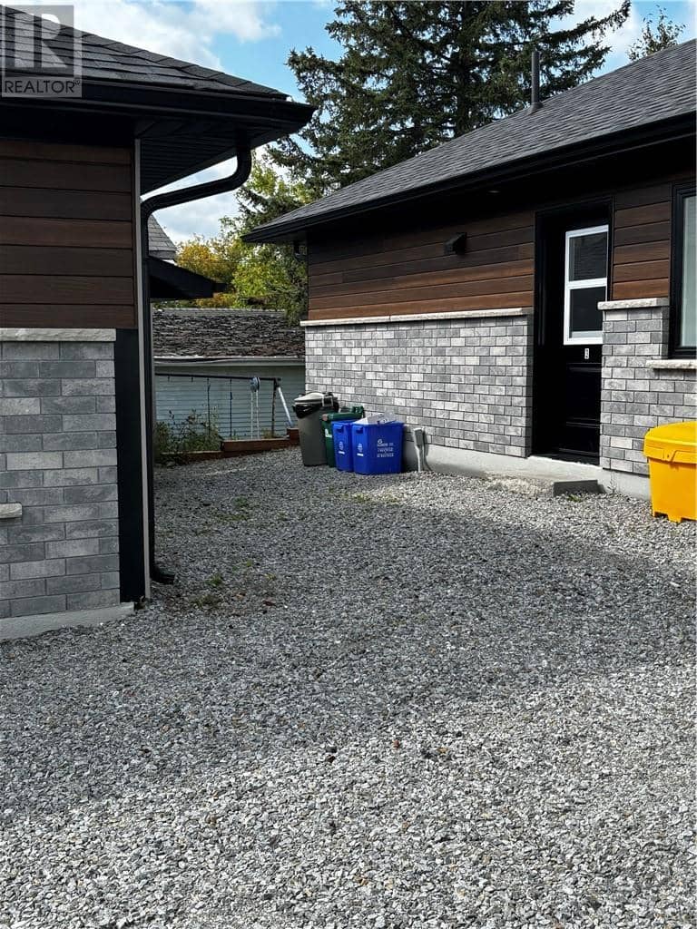 2054 Bancroft Drive, Sudbury, photo 2