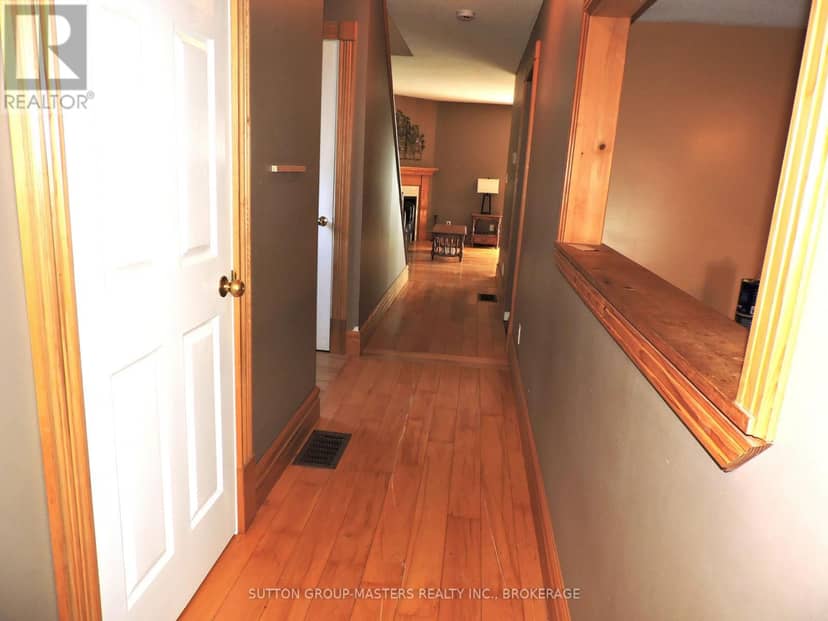 107 Davey Crescent S, Loyalist, photo 2