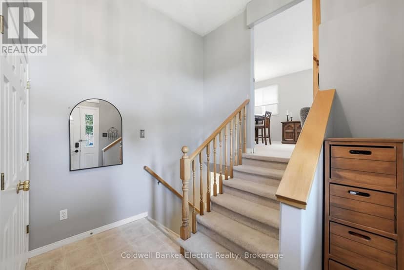 854 Abbey Lane, Peterborough, photo 3