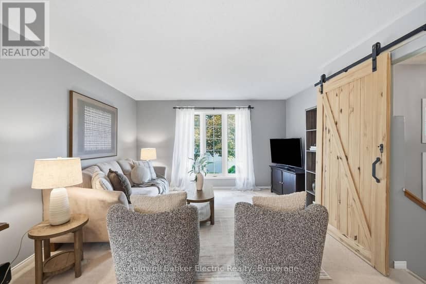854 Abbey Lane, Peterborough, photo 4