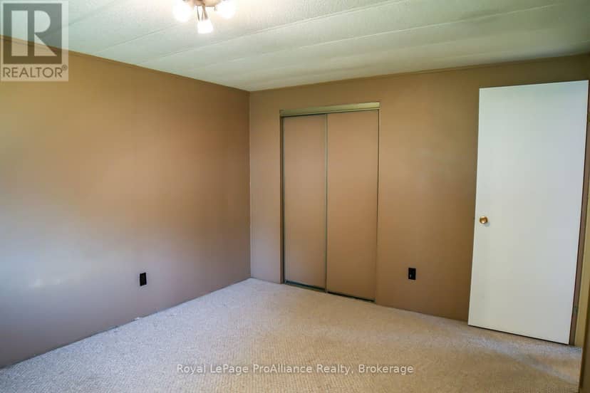 401 - 4 Dove Lane — photo 13 of 18