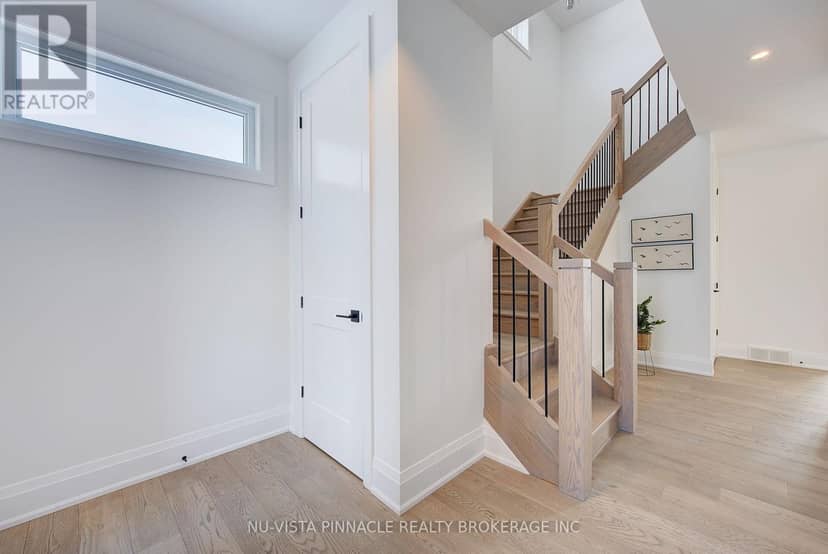 2259 Darwin Crescent, London South, photo 7